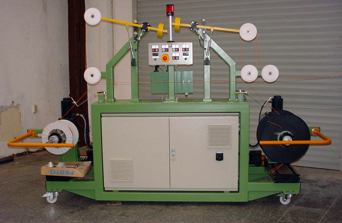 Double unwinder for fiber optic cores type MAS-B